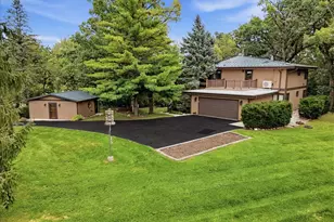 26181 W Laurel Ave, Wauconda, IL 60084 - Photo 2