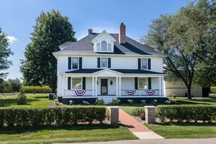704 E Thompson St, Princeton, IL 61356 - Photo 2