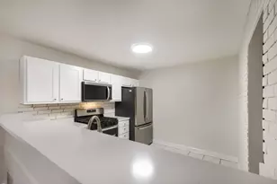 2165 Wildwood Ct, Hanover Park, IL 60133 - Photo 6