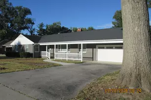 10 Lilac Dr, Centralia, IL 62801 - Photo 2