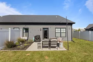 7 Prairie Trl, Monticello, IL 61856 - Photo 4