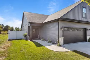 7 Prairie Trl, Monticello, IL 61856 - Photo 2