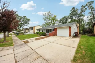 2625 Turtle Creek Dr, Hazel Crest, IL 60429 - Photo 2