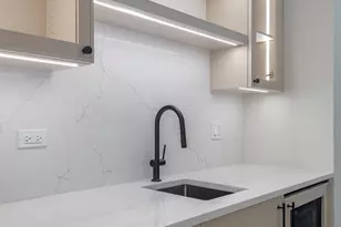 1625 W Julian St, Chicago, IL 60622 - Photo 6
