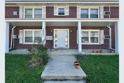 18207 Locust Street, Lansing, IL 60438 - Photo 2