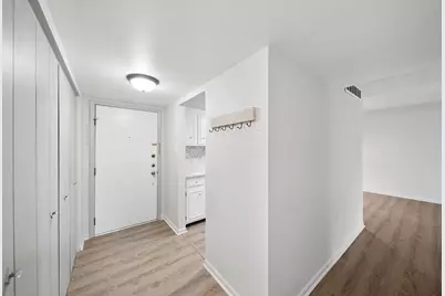 8025 Woodglen Lane #403, Downers Grove, IL 60516 - Photo 8