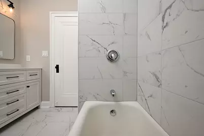 2619 W Farwell Avenue, Chicago, IL 60645 - Photo 14