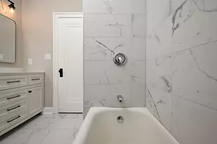2619 W Farwell Ave, Chicago, IL 60645 - Photo 14
