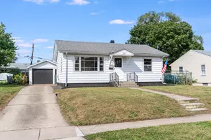 124 Riverside Dr, Montgomery, IL 60538 - Photo 2