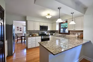 229 N Whispering Hills Dr, Naperville, IL 60540 - Photo 8