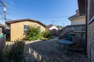 5226 W Wolfram St, Chicago, IL 60641 - Photo 4