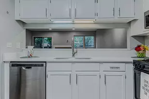 1069 Talbots Ln, Elk Grove Village, IL 60007 - Photo 6