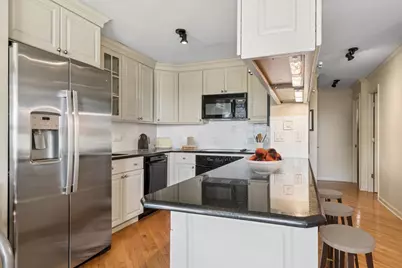 2626 N Lakeview Avenue #302, Chicago, IL 60614 - Photo 6