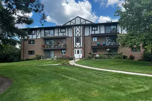 11018 Theresa Cir, Palos Hills, IL 60465 - Photo 1