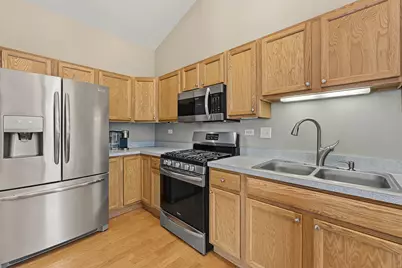 2410 Georgetown Circle, Aurora, IL 60503 - Photo 8