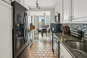 4170 N Marine Dr, Chicago, IL 60613 - Photo 8