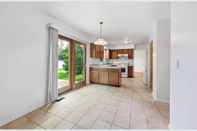 1153 Dovercliff Way, Crystal Lake, IL 60014 - Photo 6