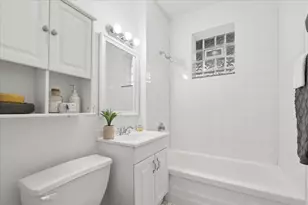 2314 W Byron St, Chicago, IL 60618 - Photo 10