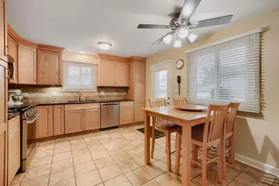 829 N Howard Avenue, Elmhurst, IL 60126 - Photo 4
