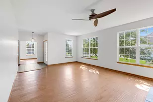 900 Scottsdale Dr, Hampshire, IL 60140 - Photo 6