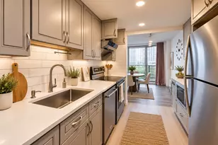 4170 N Marine Dr, Chicago, IL 60613 - Photo 20