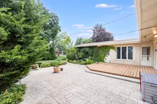 642 Country Ln, Beecher, IL 60401 - Photo 4