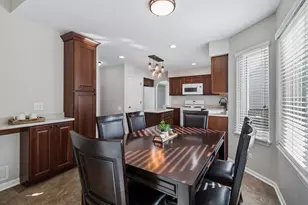 290 Rock Hall Ct, Grayslake, IL 60030 - Photo 10