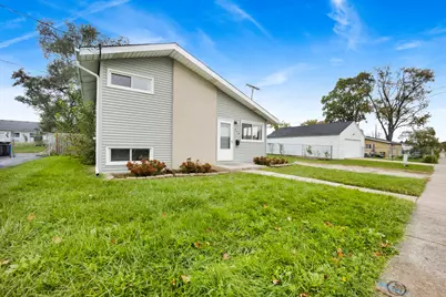318 E Maple Avenue, Roselle, IL 60172 - Photo 2