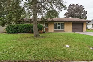 7870 Asbury Cir, Hanover Park, IL 60133 - Photo 2