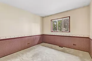 385 Pleasant St, Hoffman Estates, IL 60169 - Photo 14