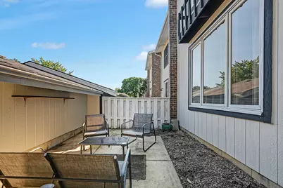 216 Pinewood Lane, Bloomingdale, IL 60108 - Photo 2