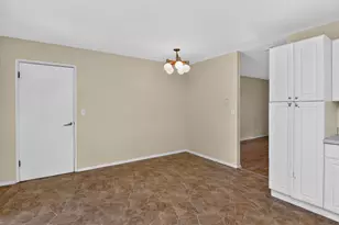 7714 Brookhaven Ave, Darien, IL 60561 - Photo 8