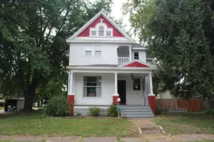 421 S Monroe St, Clifton, IL 61727 - Photo 1