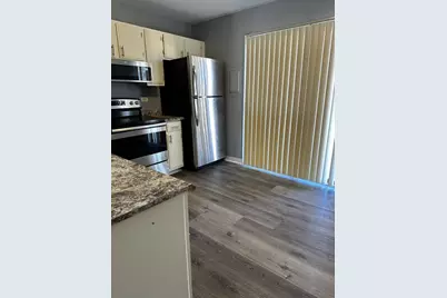 190 S Waters Edge Drive #302, Glendale Heights, IL 60139 - Photo 4