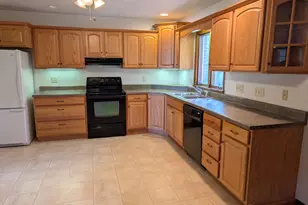 1364 Empire Ct, Freeport, IL 61032 - Photo 10