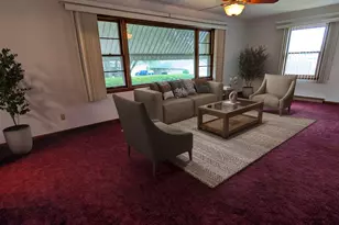 1364 Empire Ct, Freeport, IL 61032 - Photo 2