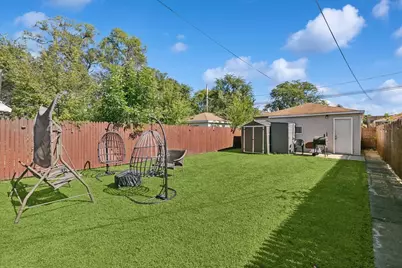 10609 S Indiana Avenue, Chicago, IL 60628 - Photo 12