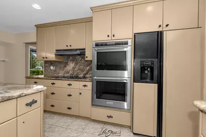 10S073 Clarendon Hills Road, Willowbrook, IL 60527 - Photo 8