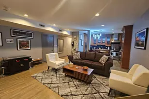 1050 W Dakin St, Chicago, IL 60613 - Photo 2