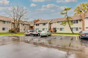 2200 Bayside Dr, Palatine, IL 60074 - Photo 2