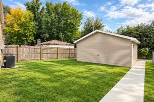 14733 Maplewood Ave, Harvey, IL 60426 - Photo 16
