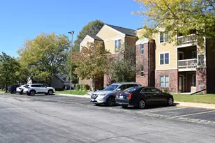 211 Glengarry Dr, Bloomingdale, IL 60108 - Photo 2