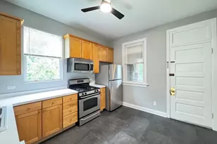 2101 W Montrose Ave, Chicago, IL 60618 - Photo 4