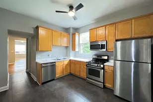 2101 W Montrose Ave, Chicago, IL 60618 - Photo 2