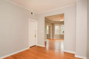 2101 W Montrose Ave, Chicago, IL 60618 - Photo 8