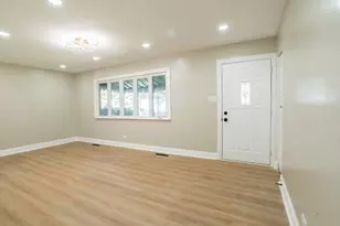 11024 Oxford Ave, Chicago Ridge, IL 60415 - Photo 2
