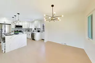 910 E Kimber Ln, Arlington Heights, IL 60005 - Photo 6