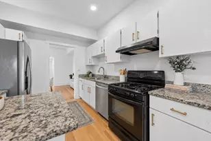 823 W Belle Plaine Ave, Chicago, IL 60613 - Photo 22