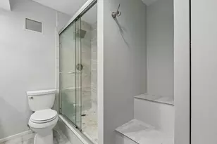260 E Chestnut St, Chicago, IL 60611 - Photo 16