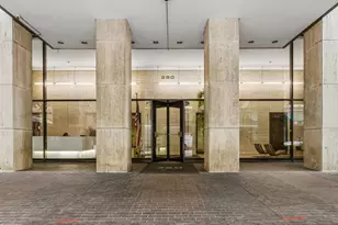 260 E Chestnut St, Chicago, IL 60611 - Photo 2